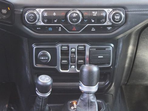 Used 2024 Jeep Wrangler Unlimited Sahara AWD/4WD image 18