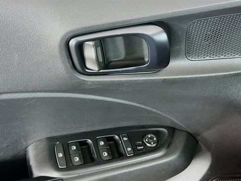 Used 2025 Hyundai Venue Limited image 15