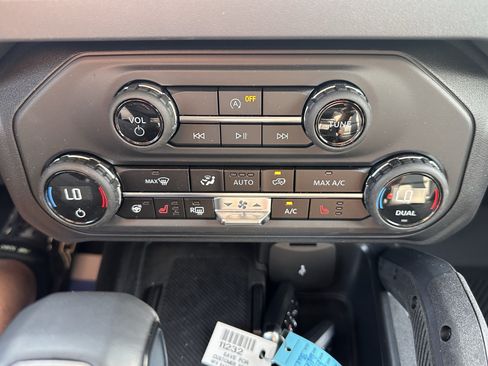 Certified 2025 Ford Bronco Badlands w/ Sasquatch Package AWD/4WD image 27
