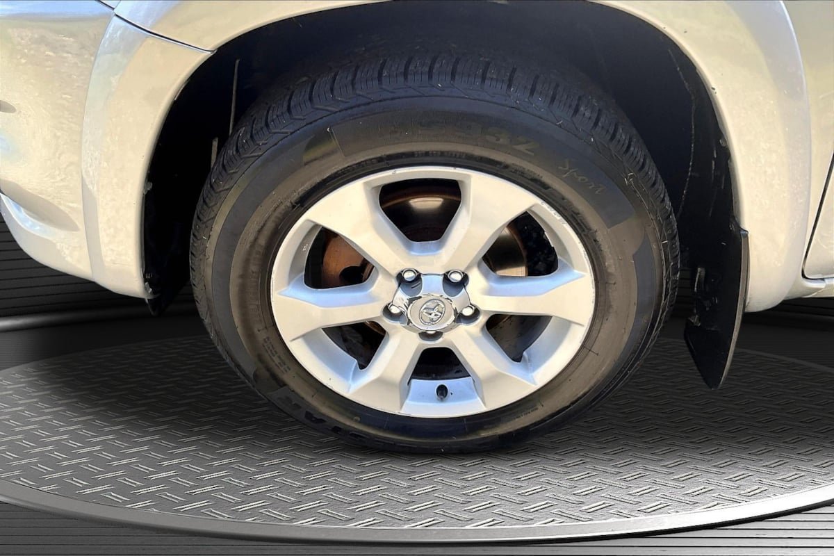Used 2011 Toyota RAV4 Limited AWD/4WD image 33