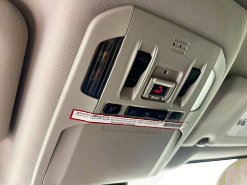 Used 2020 Toyota Highlander XLE FWD image 20
