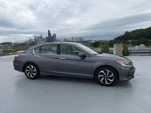Used 2017 Honda Accord EX image 1