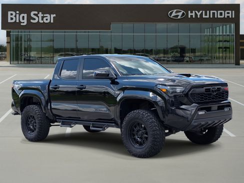 Used 2024 Toyota Tacoma TRD Sport AWD/4WD image 6