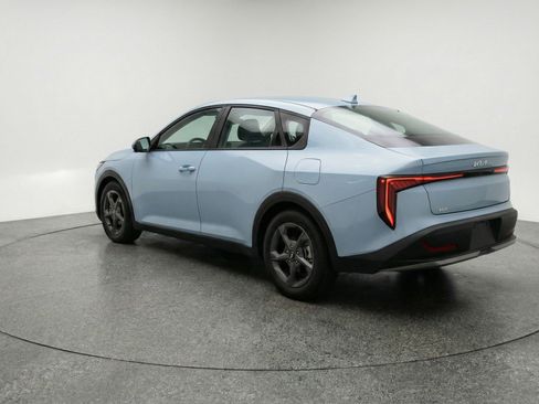 Used 2025 Kia K4 LXS image 6