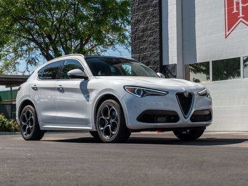 Used 2020 Alfa Romeo Stelvio Ti w/ Active Blind Spot Package AWD/4WD image 63