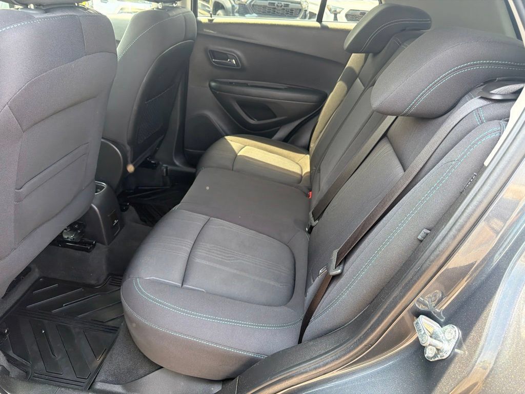 Used 2016 Chevrolet Trax LT w/ LT Sun and Sound Package AWD/4WD image 19