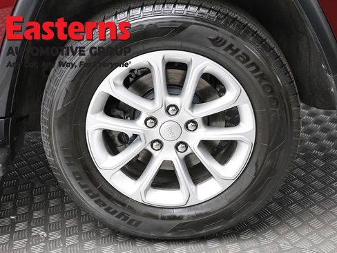 Used 2021 Jeep Grand Cherokee Laredo w/ Security & Convenience Group image 8