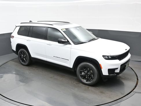 New 2025 Jeep Grand Cherokee L Altitude image 25