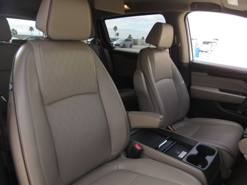 Used 2023 Honda Odyssey Elite image 11