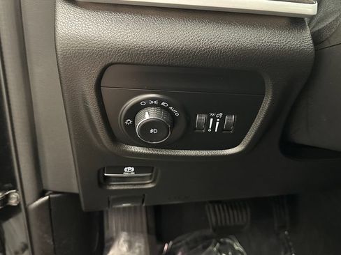 Used 2022 Jeep Grand Cherokee Limited w/ Luxury Tech Group II AWD/4WD image 30