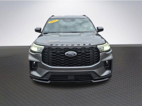Certified 2025 Ford Explorer ST-Line image 3