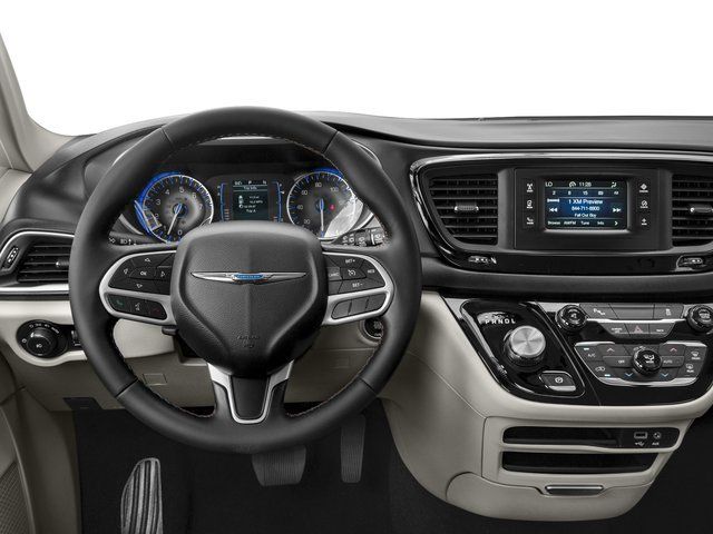 Used 2017 Chrysler Pacifica Touring-L Plus FWD image 10