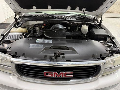 Used 2005 GMC Yukon XL SLT w/ SLT Preferred Equipment Group AWD/4WD image 33
