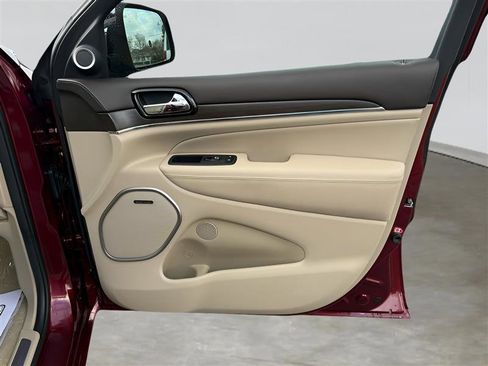 Used 2019 Jeep Grand Cherokee Overland image 32