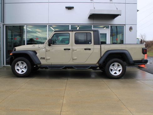 Used 2020 Jeep Gladiator Sport w/ Quick Order Package 24S image 5