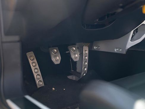 Used 2006 Ford GT RWD image 34