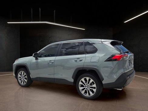 Used 2020 Toyota RAV4 XLE Premium FWD image 5