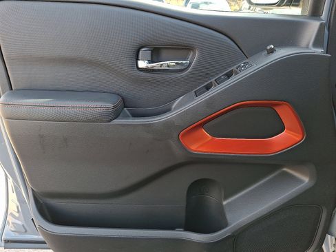 Used 2023 Nissan Frontier PRO-4X w/ Pro Convenience Package image 12