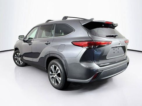 Used 2023 Toyota Highlander XLE FWD image 8