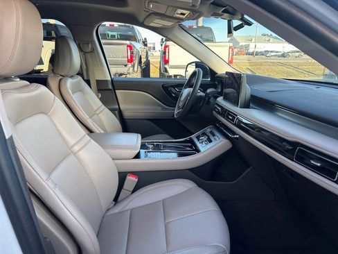 Used 2023 Lincoln Aviator AWD w/ Premium Package image 20