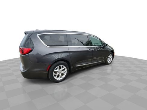 Used 2019 Chrysler Pacifica Limited w/ Advanced Safetytec Group FWD image 2