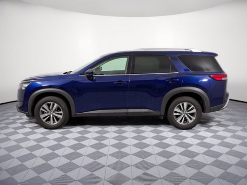 Used 2025 Nissan Pathfinder SL AWD/4WD image 2