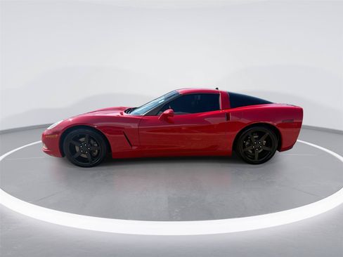 Used 2005 Chevrolet Corvette Coupe w/ Preferred Equipment Group RWD image 5