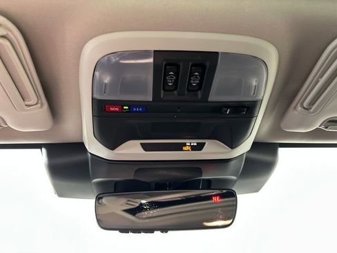 Used 2025 Subaru Crosstrek 2.0i Premium image 24