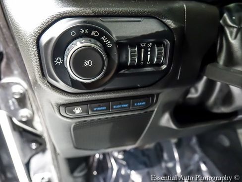 Used 2022 Jeep Wrangler Unlimited Sahara w/ Cold Weather Group AWD/4WD image 23