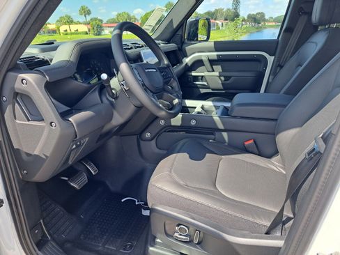 Used 2025 Land Rover Defender 130 V8 image 9