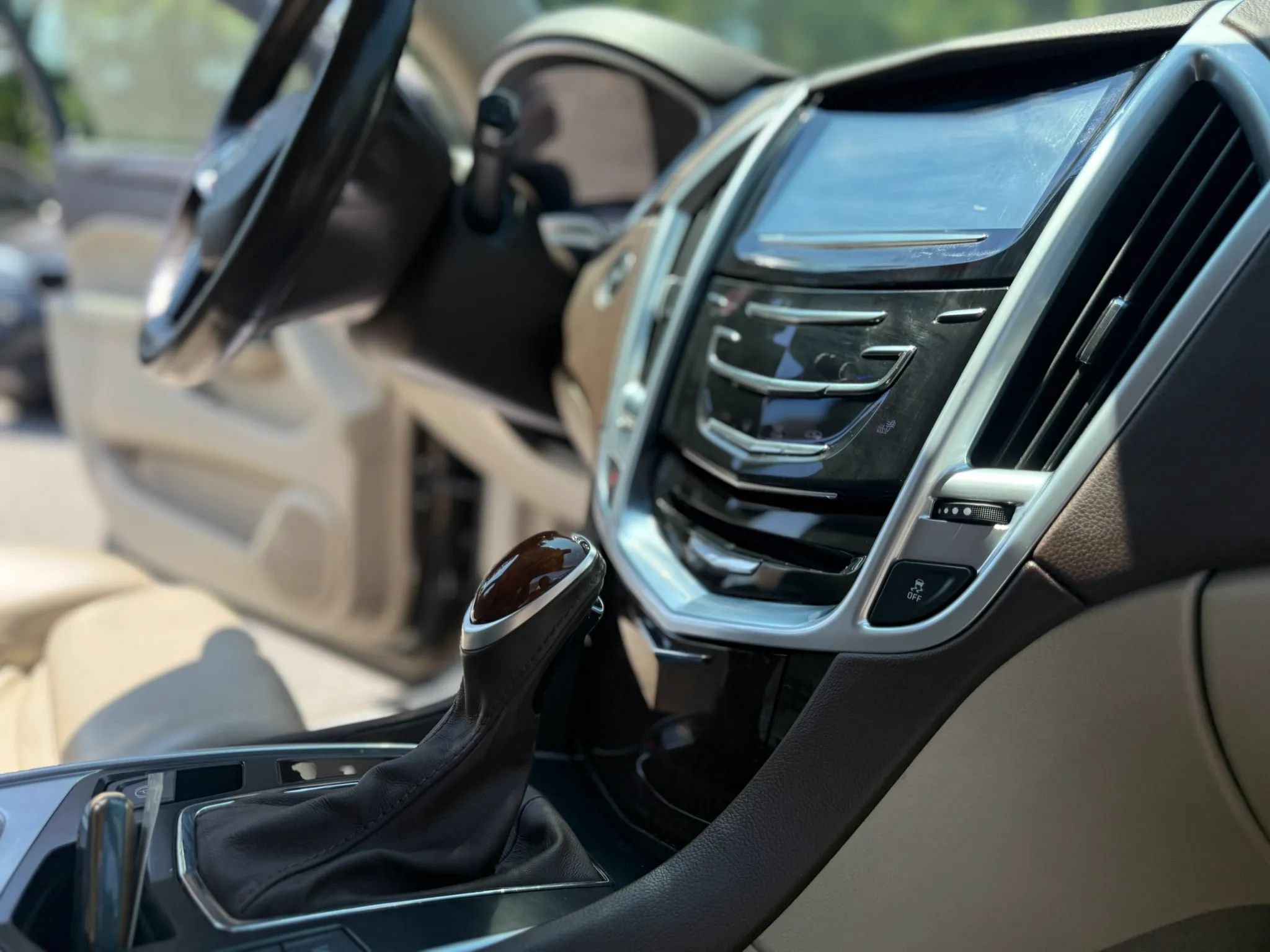 Used 2016 Cadillac SRX Luxury w/ Driver Awareness Package AWD/4WD image 16