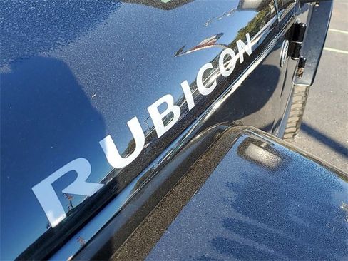Used 2015 Jeep Wrangler Unlimited Rubicon w/ Connectivity Group image 28