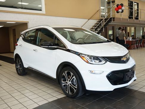 Used 2018 Chevrolet Bolt Premier w/ Driver Confidence II Package FWD image 16
