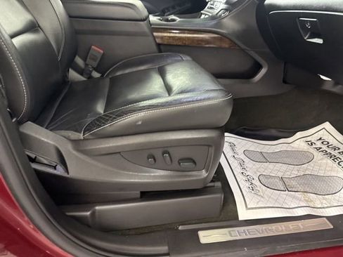 Used 2018 Chevrolet Suburban LT image 17