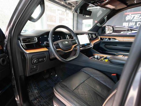 Used 2024 Jeep Grand Wagoneer Series III w/ Rear Seat Video Group 1 image 8