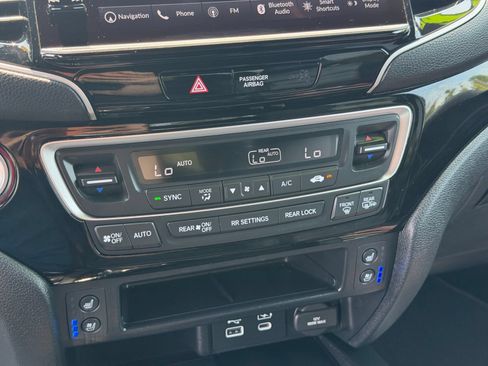 Used 2025 Honda Ridgeline Black Edition image 24
