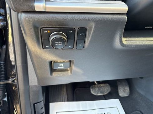 Used 2025 Ford Expedition Active image 17