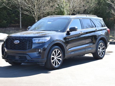 Used 2025 Ford Explorer ST-Line AWD/4WD image 3