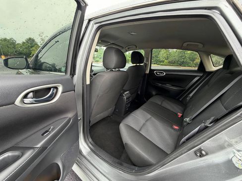 Used 2019 Nissan Sentra SR FWD image 15