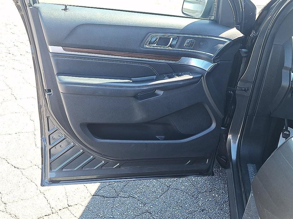 Used 2019 Ford Explorer Limited w/ Ford Safe & Smart Package AWD/4WD image 9