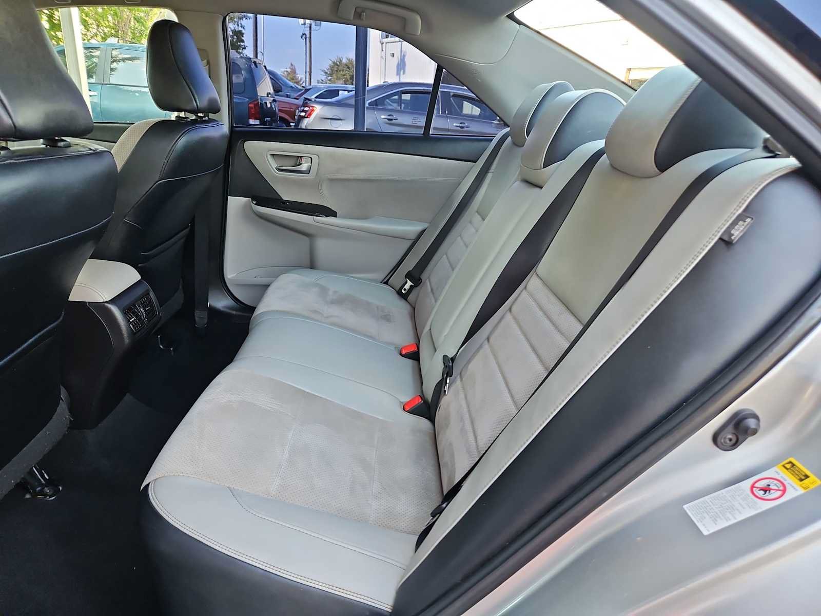Used 2015 Toyota Camry XSE FWD image 12