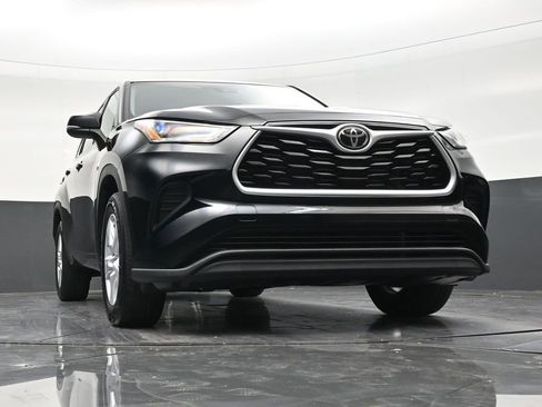 Used 2022 Toyota Highlander L FWD image 27