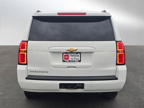 Used 2018 Chevrolet Suburban LT image 4