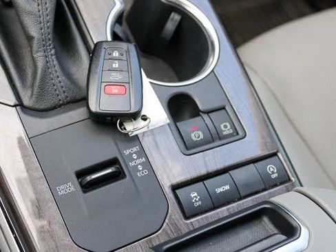 Used 2021 Toyota Highlander Limited image 29