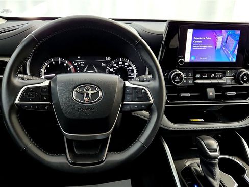 Used 2024 Toyota Highlander XLE image 29