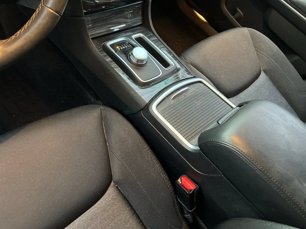 Used 2020 Chrysler 300 Touring w/ Chrome Appearance Package RWD image 18
