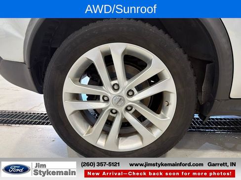 Used 2015 Nissan Juke SV w/ Technology Package AWD/4WD image 10