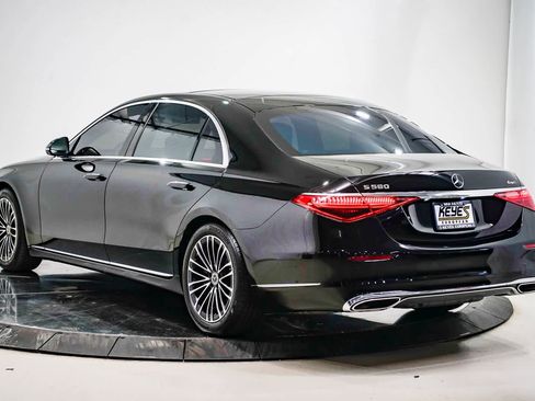 Used 2022 Mercedes-Benz S 580 4MATIC Sedan image 2