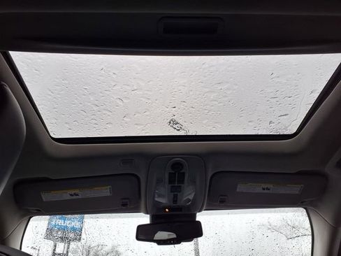 Used 2017 Chevrolet Equinox Premier image 7