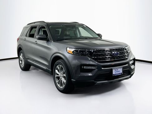 Used 2022 Ford Explorer XLT w/ Equipment Group 202A AWD/4WD image 3